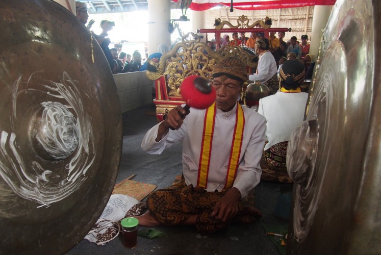 'Gong' player from Kyai Guntur Madu 'gamelan' as part of a ceremony which commemorates the birthday of the Prophet Muhammad at Masjid Agung, Surakarta in Central Java on Friday, November 24, 2017.