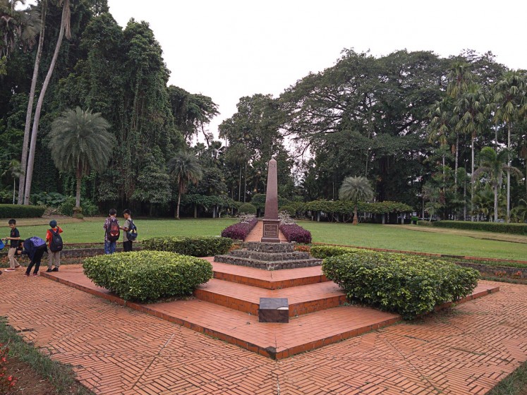 Unique landmark: Visitors enjoy the beauty of Teysman Park at the Bogor Botanical Gardens on Nov.25.  