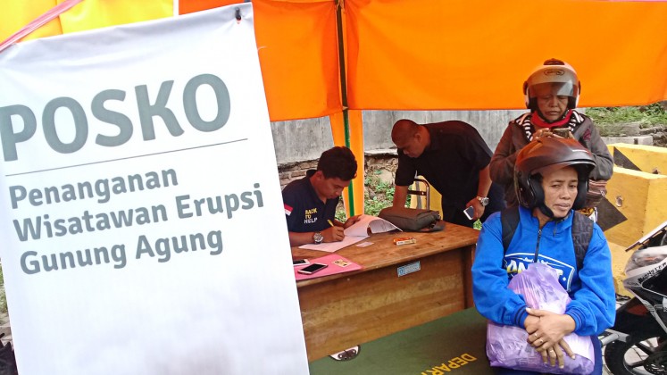 Seeking a safe place: Officers at the Mount Agung evacuation post in Lembar Port, West Lombok, West Nusa Tenggara, register Bali residents who arrived in the province on Nov.29.