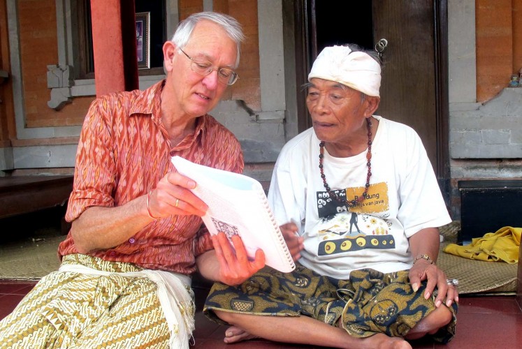 See this: David Stuart-Fox (left) discusses page proofs with Ketut Liyer during a visit in 2012 in Bali.