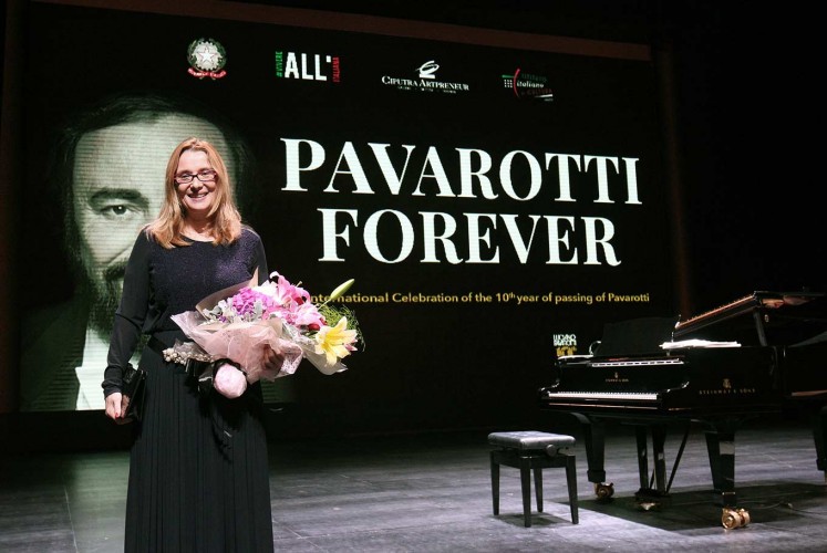 Gratitude: Luciano Pavarotti’s wife, Nicoletta Mantovani, holds a bouquet of flowers at a tribute concert for her husband.