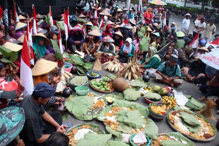 Making their voices heard: Hundreds of farmers from North Kendeng Mountain in Central Java voice their concern over PT Semen Indonesia's plan to build a cement factory in Pati regency.