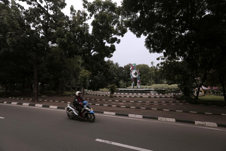 Patung Tumbuh and Berkembang Park are located in the middle stretch of Jl. Pakubuwono VI.