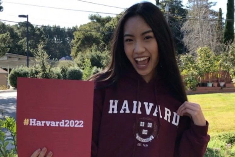 Annie Lu, a senior at Mills High School in Millbrae, California, has been accepted by Harvard University for its Class of '22.