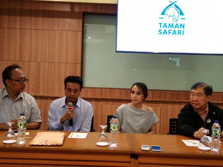Remorseful: Philips Bondi (left) seeks forgiveness from Taman Safari Indonesia (TSI) for his behavior at a press conference on Thursday. TSI director Jansen Manansang (right) and Alyssa Dwi Fitri Amanda (second right), who recorded Bondi giving red wine to a deer and a hippopotamus, were also present.