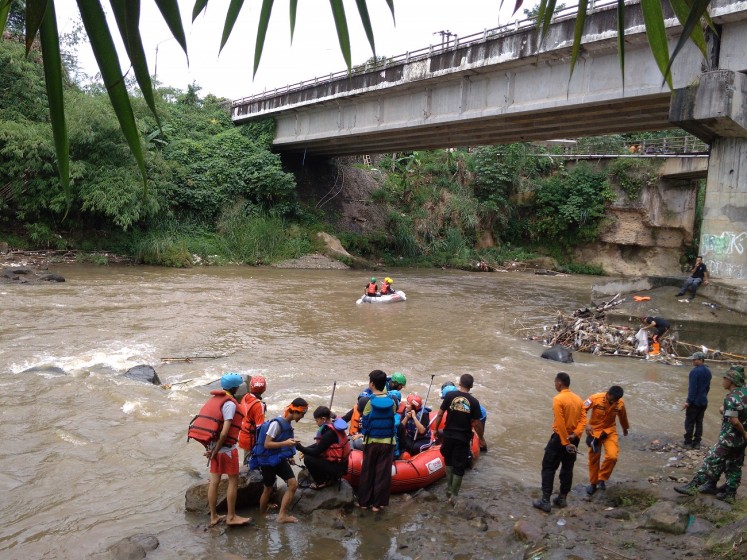 Protecting nature: Nature lovers, together with Indonesian Military personnel and residents of Rancabungur village in Bogor regency, West Java, clean up the Cisadane River.