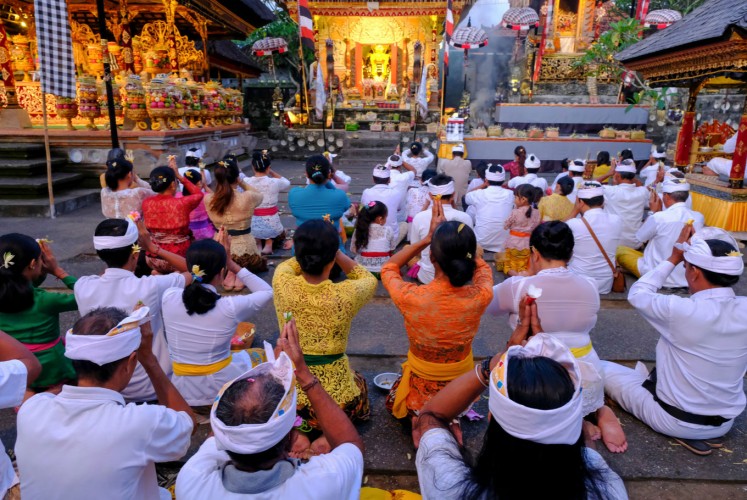 Hindu-Balinese pray at Batur Sari temple in Ubud, Bali.