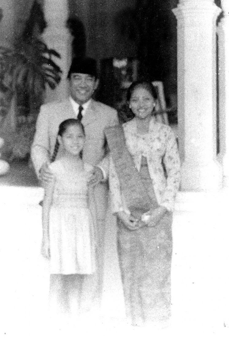 President's favorite: Ayu (left) poses with president Sukarno.