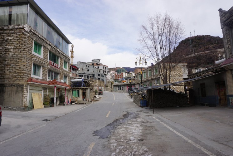 As a small town, Siguniang has strong infrastructure as the Chinese government began to build highways and tunnels under the mountain to open up access in 1990, when tourists, especially climbers, began to flock to Mount Siguniang. 