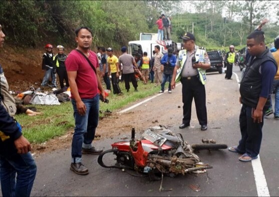 BREAKING NEWS: Bus accident kills at least 25 in West Java