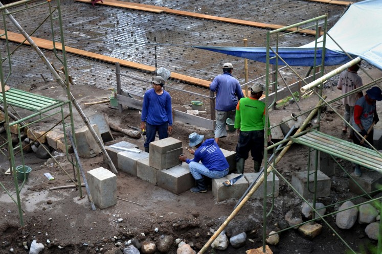 Workers at the Kedulan site prepare to build a reinforced foundation to support the temple structure.