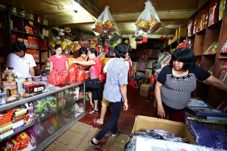 Several shops sell prayer items, such as prayer incense sticks, for those going to the temple.