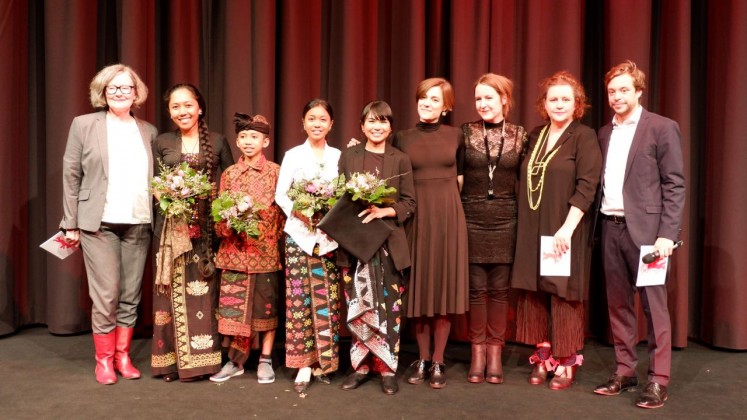 Filmmaker, cast and crew of 'Sekala Niskala' with the jury of the Berlin International Film Festival.
