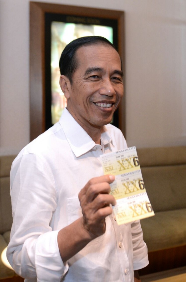 President Joko Widodo about to watch the movie 'Dilan 1990', on Sunday, Feb. 25.