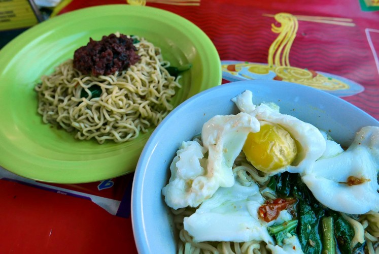 Two dishes at Warmindo Abang-Adek in Tomang: boiled chicken curry noodle with egg (right) and fried noodle with beef cornet. 