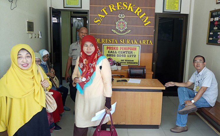 Seeking justice: Customers who purchased 'umrah' pilgrimage packages from PT Amanah Bersama Umat Abu Tours and Travel report the travel agency to the Surakarta Police on Mar. 3. 