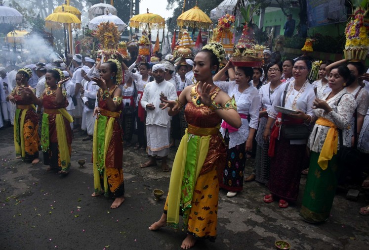 A traditional dance welcomes participants at the Jolotundo temple, Mojokerto.