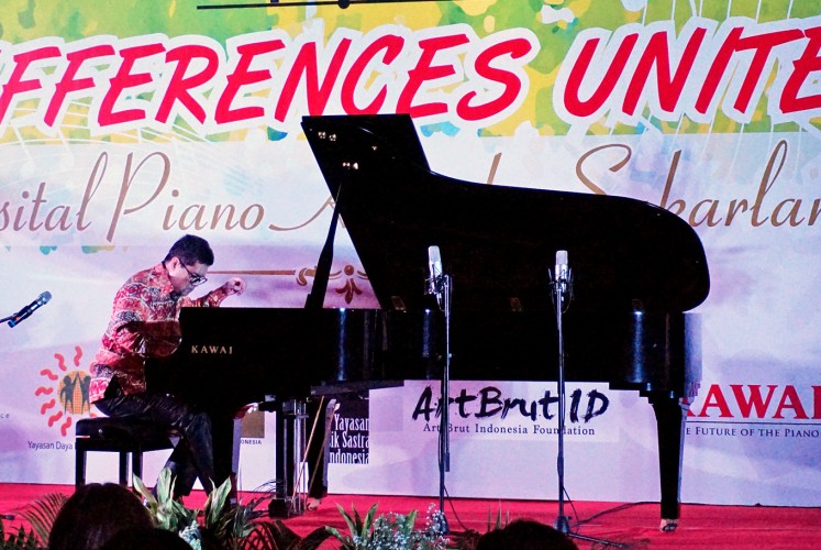 Thoughtful rendition: Pianist and composer Ananda Sukarlan gives a piano recital titled Differences Unite at JS Luwansa Hotel in South Jakarta on March 5. 