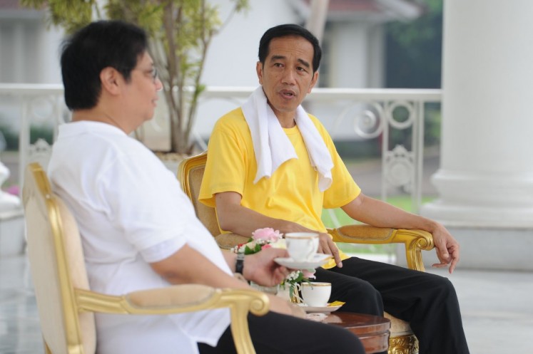 President Joko “Jokowi” Widodo (right) and Golkar Party leader Airlangga Hartarto enjoy tea time after a jog at Bogor Palace in West Java on Saturday. 
