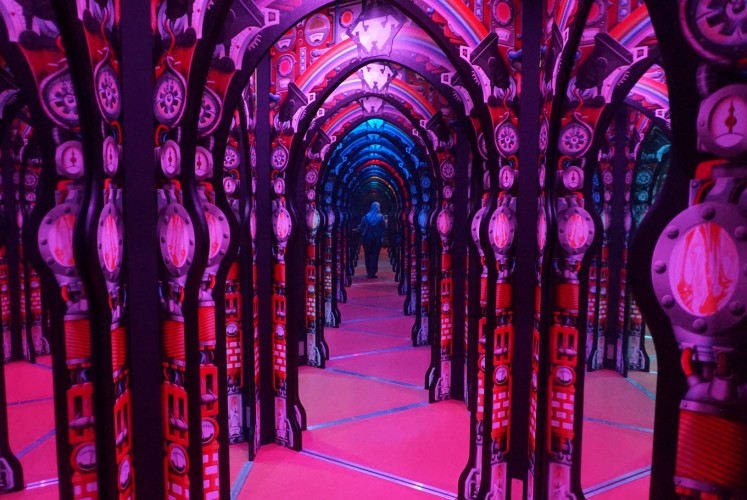 Get lost in the Science Centre Singapore mirror maze, the largest of its kind in Asia.