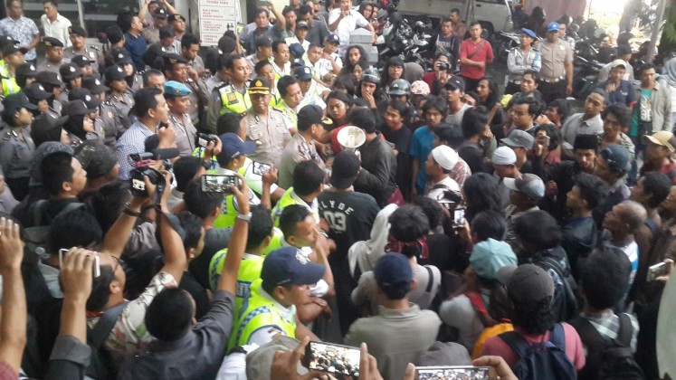 Seeking justice: Residents and student activists who oppose the construction of the New Yogyakarta International Airport confront security personnel at PLN's Yogyakarta office on April 10. 