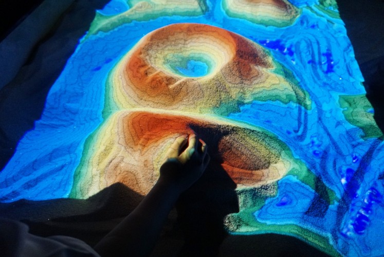 PlayScape Indonesia's MIT-developed Interactive Contour Sandplay allows children to learn about the earth's topography.