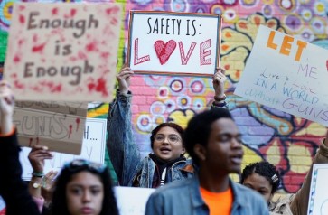 Students walk out of class to demand tighter US gun laws