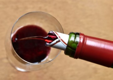 Does alcohol cause PMS?