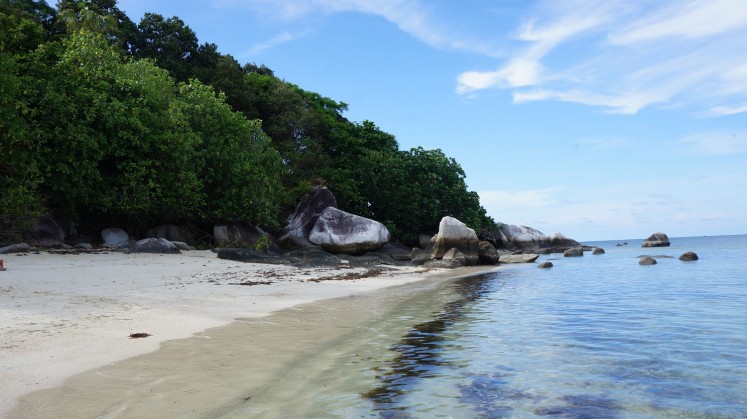 In addition to the white sandy beaches, crystal clear seas and giant boulders famed in the region, Kelayang Island also offers hidden caves for the intrepid explorer. 