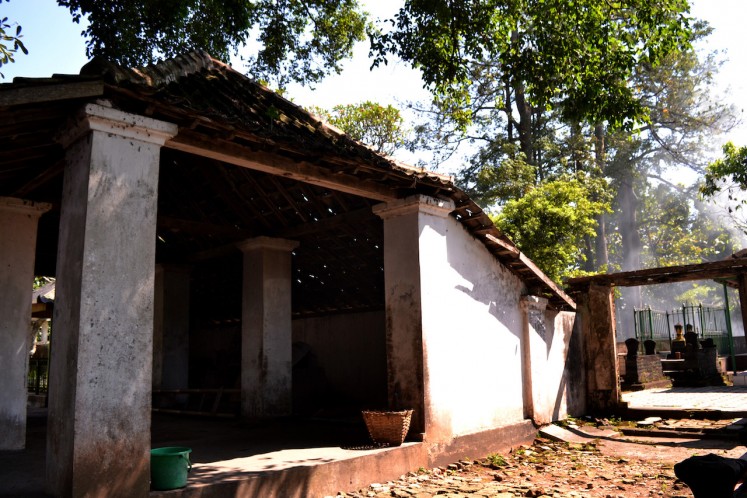 Inside the Fort of Srimanganti, graveyards and houses are in a state of neglect.