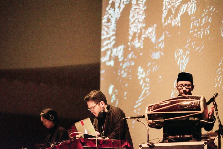 Another realm: A projector beams images of stone temple carvings, old parchment, masks and dances, transposed with dozens of rolling and tumbling texts in Sanskrit, displaying the best of Indonesian mysticism, during Uwalmassa’s performance at the Goethehaus.