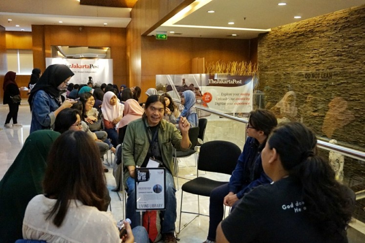 Senior photojournalist PJ Leo shares his knowledge during the  'Living Library' session at the Writers' Series event in Central Jakarta on May 5. 