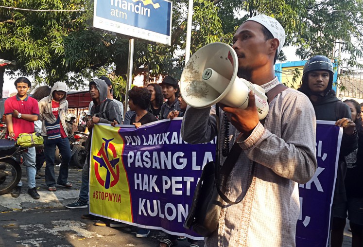Local Islamic figure Ustadz Sofyan, one of the leaders of an association of local residents rejecting eviction in Kulon Progo, delivers a speech to call for state utility firm PLN Yogyakarta to reinstall electricity networks to their houses.