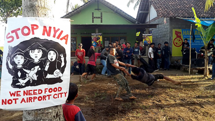 Art of resistance: Residents of Kulon Progro, Yogyakarta, who have formed an association rejecting eviction in Kulon Progo, stage an art performance on Tuesday to express their opposition to the planned New Yogyakarta International Airport.