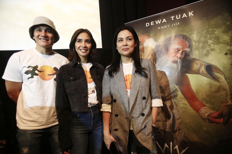 (from left to right) Actor Vino G. Bastian, actress Marsha Timothy and producer Sheila Timothy during the launch of the 'Wiro Sableng' teaser trailer on Friday, May 11, 2018 in Plaza Indonesia, Central Jakarta.