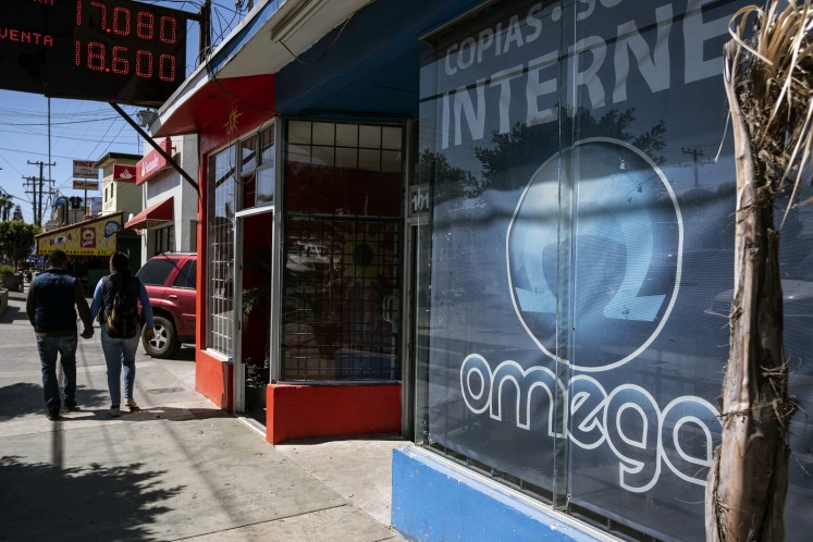 Outside view of 'Omega' cyber-cafe, where Thomas Markle, the father of Meghan Markle, admitted to set up staged photos with a paparazzi, in Rosarito, Baja California state, Mexico on May 16, 2018. 