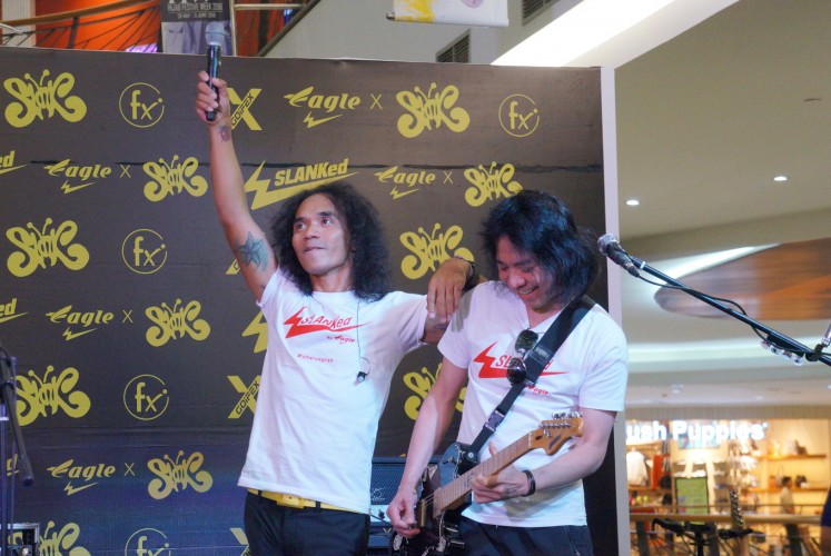  Kaka (left) and Abdee, vocalist and guitarist of rock band Slank, perform during the soft launch of their limited-edition shoes.
