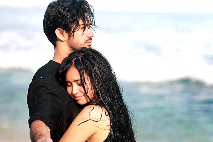 Blinded when I see you: Reza Rahadian’s and Ayushita Nugraha’s characters embrace on a beach in Yogyakarta as they play out their love story