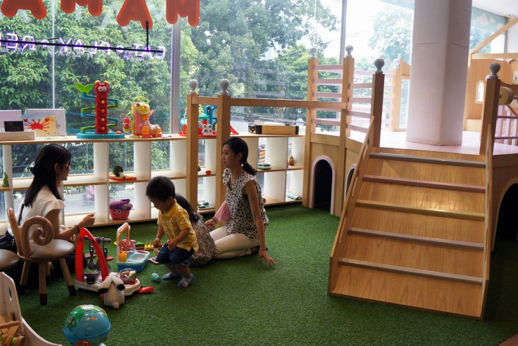 Children play at Mamain café on Jl. Gunawarman, South Jakarta. 