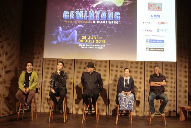 Composer Fero Aldiansyah Stefanus (left), Billy Gamaliel from the Bakti Budaya Djarum Foundation (second left), director Nano Riantiarno (center), production head Ratna Riantiarno (second right) and art director Idries Pulungan answer questions during press conference for 