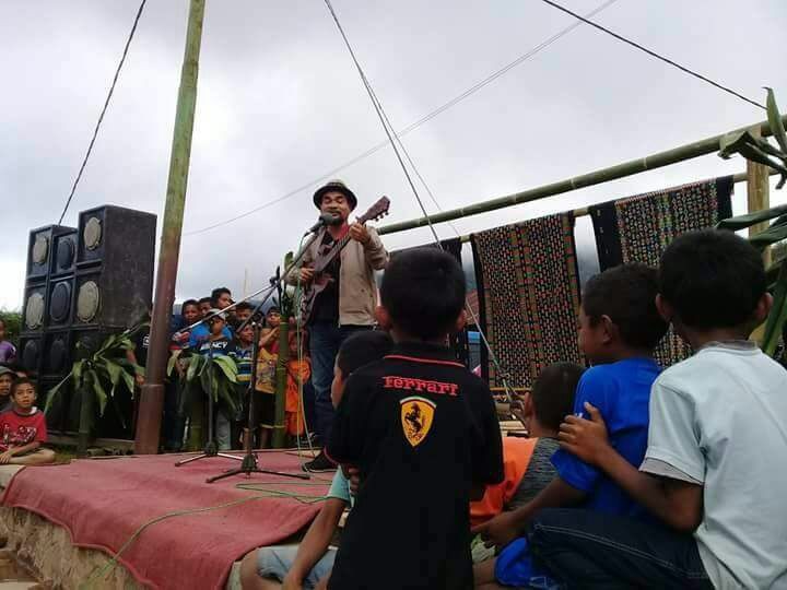 Flores musician Ivan Nestorman performs at a festival for Colol coffee in Colol village, East Manggarai Timur, Flores, East Nusa Tenggara, on June 28.