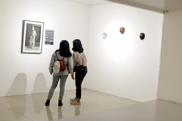 Look closer: Visitors of the National Gallery in Jakarta enjoy the works of Spanish photographer Diego Zapataro, who tries to represent the tales of the legendary Javanese prince, Panji, through photography.