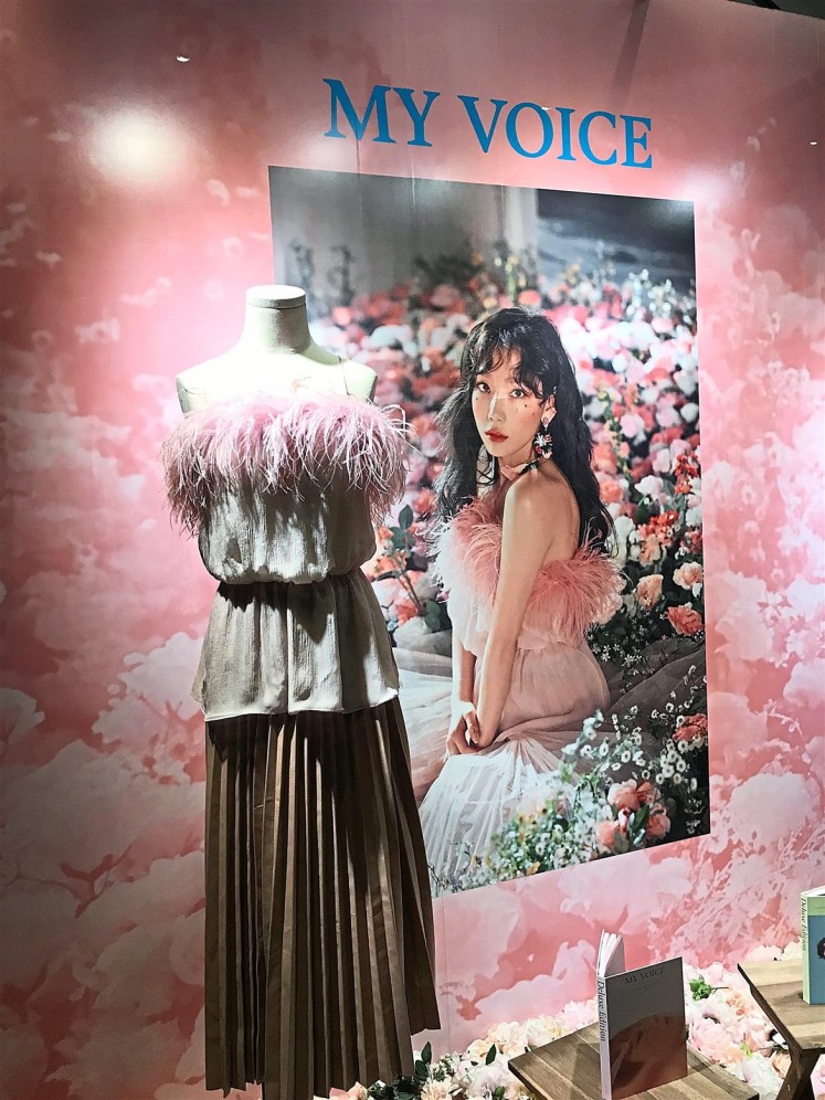 The dress that Girls’ Generation’s Taeyeon wore for her 'Make Me Love You' music video is on display.