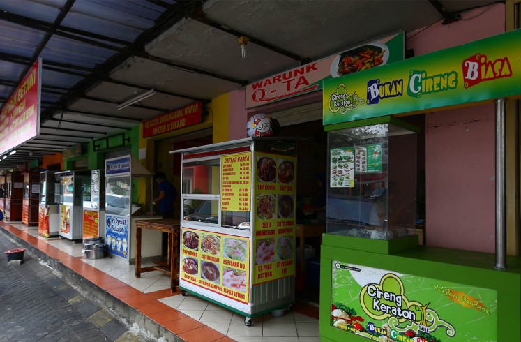 Pasar Modern Bintaro hosts a wide range of food choices. 