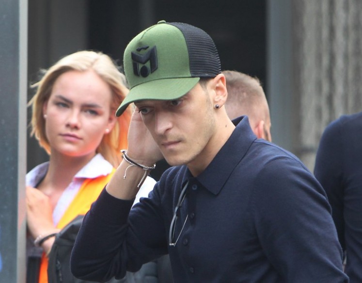 Germany's midfielder Mesut Ozil arrives at Frankfurt international airport on June 28, 2018, after flying back from Moscow following the German national football team's defeat in the Russia 2018 football World Cup. Germany's embattled national team braced for a cold homecoming on June 28, 2018 after a shock World Cup exit that has plunged the football-mad nation into mourning and leaves the future of coach Joachim Loew in the balance.