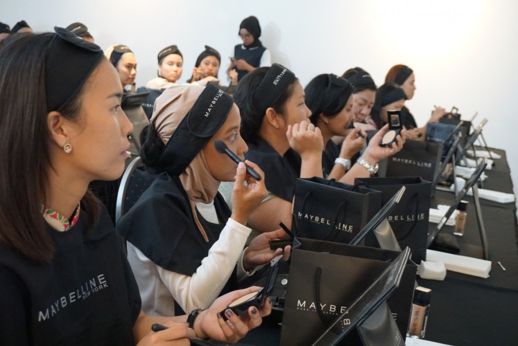Fifty participants join the inclusive makeup class on Tuesday, July 24, 2018 at Lotte Shopping Avenue in South Jakarta.