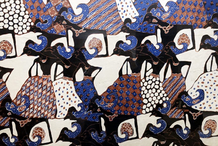 Sole piece: The brown textile with wayang (shadow puppet) pattern is a unique piece, being the only Javanese batik displayed in the exhibition.