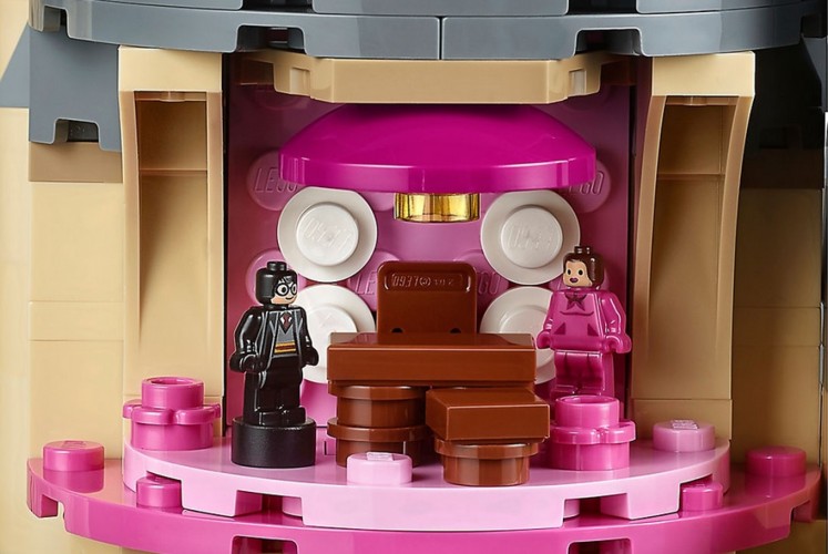 Professor Dolores Umbridge’s pink office from Harry Potter Hogwarts Castle by Lego.