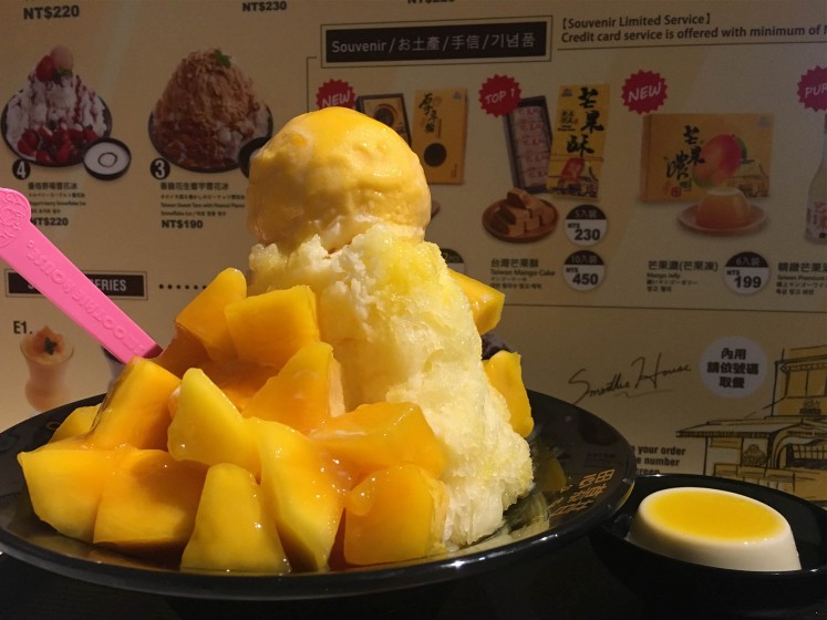 The mango snowflake ice dessert at Smoothie House.