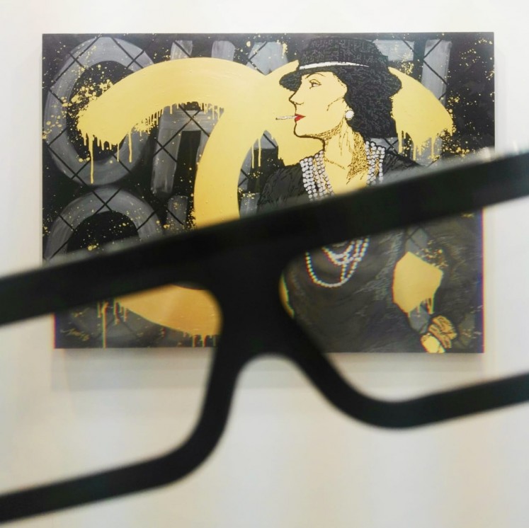 Coco by Mochtar Sarman displayed at Ruci Art Space's booth at Art Jakarta 2018. When viewed with 3D glasses, the words 'Don't be like the rest of them darling' can be seen.
